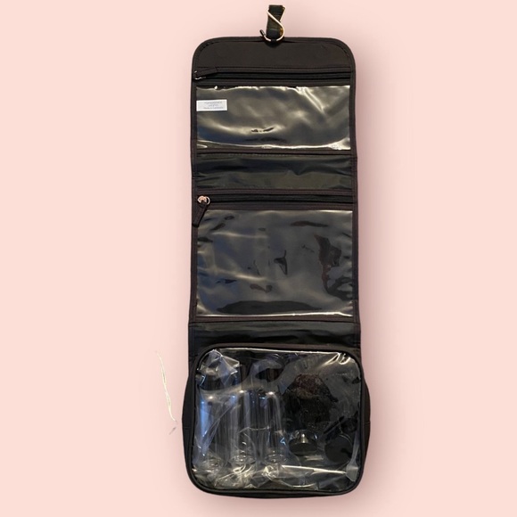 NWT Tartan & Twine Valet Hanging Tolietry Bag with Magnetic Closure - Picture 2 of 3